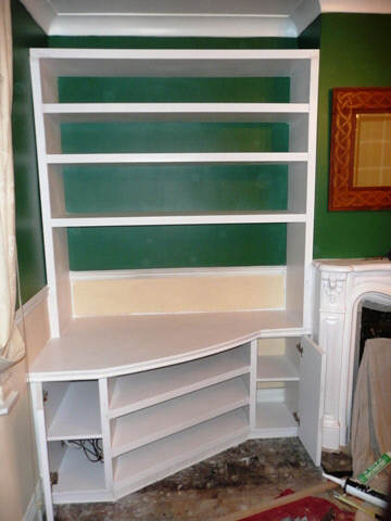 fancy-design-coloured-shelves